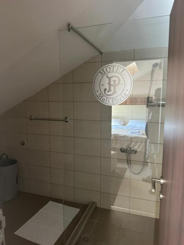 Jp Motel Mali Pariz Бор Екстер'єр фото
