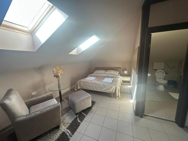 Jp Motel Mali Pariz Бор Екстер'єр фото