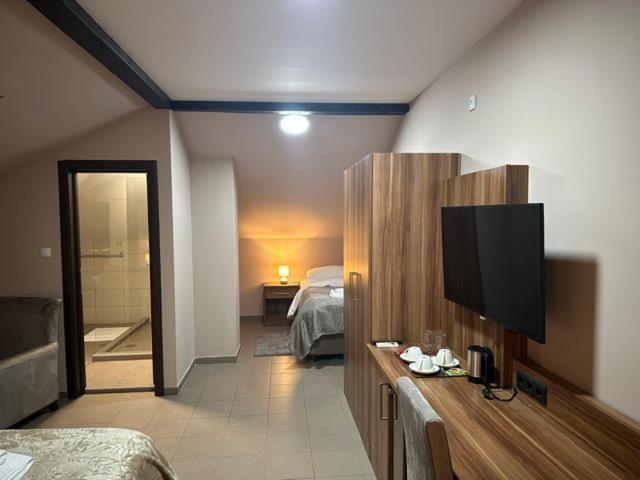 Jp Motel Mali Pariz Бор Екстер'єр фото