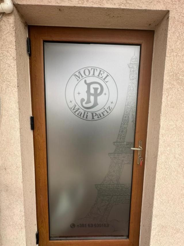 Jp Motel Mali Pariz Бор Екстер'єр фото