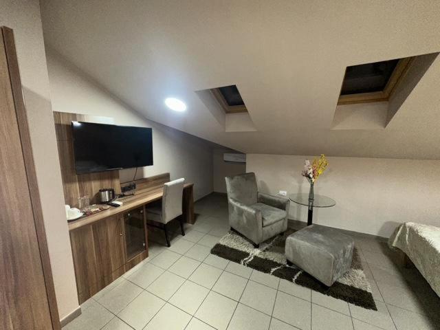 Jp Motel Mali Pariz Бор Екстер'єр фото