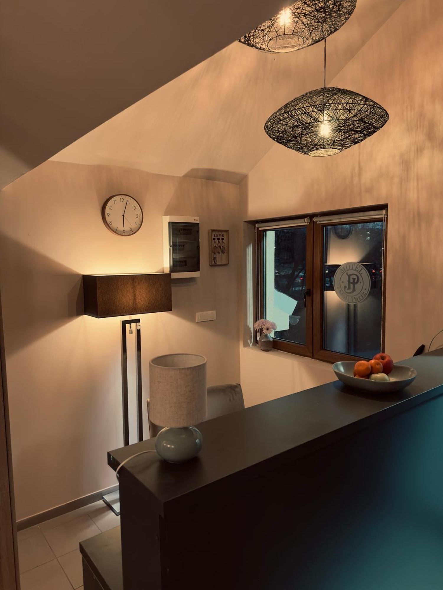 Jp Motel Mali Pariz Бор Екстер'єр фото